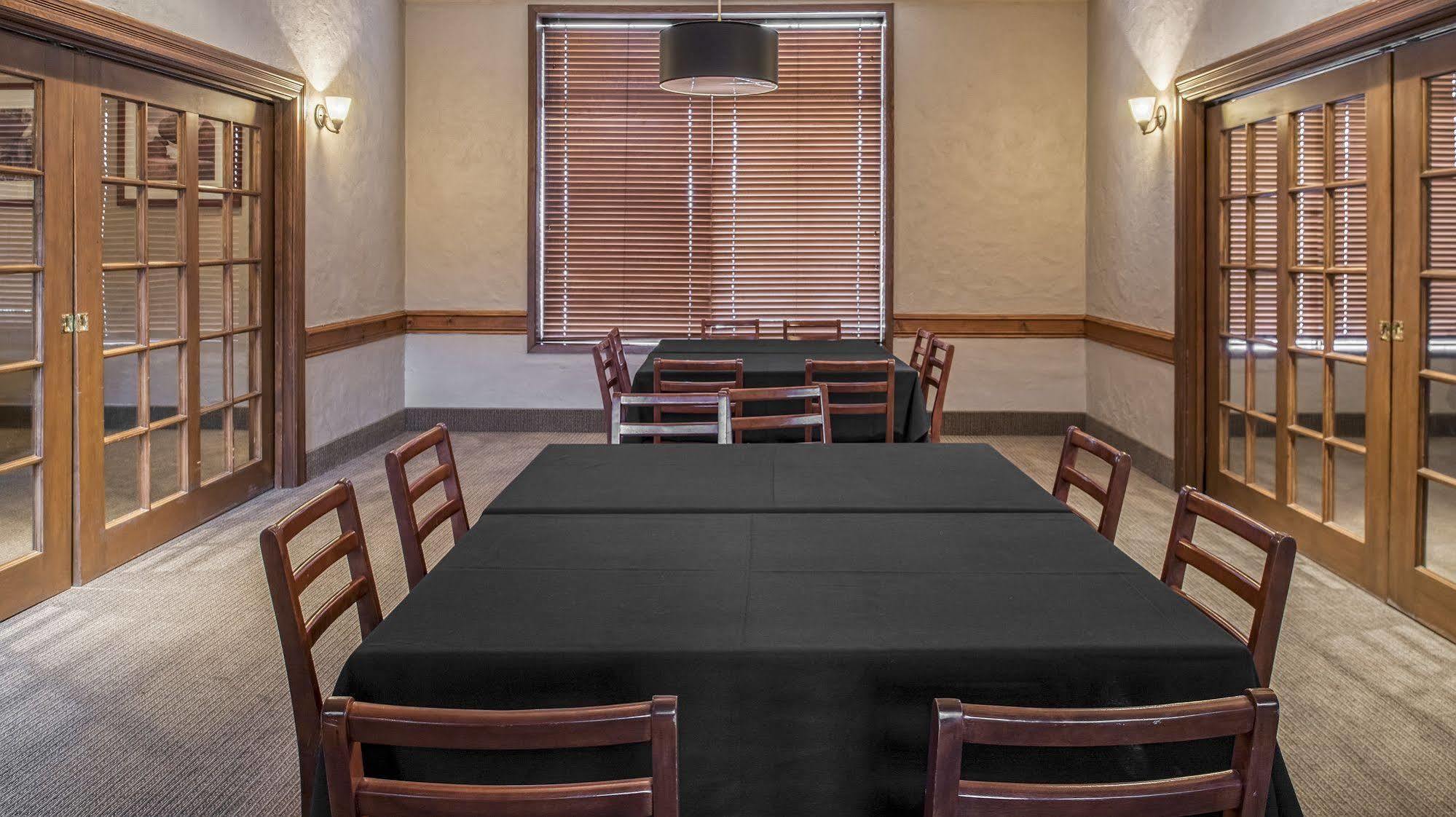 Four Points By Sheraton Edmonton South Buitenkant foto